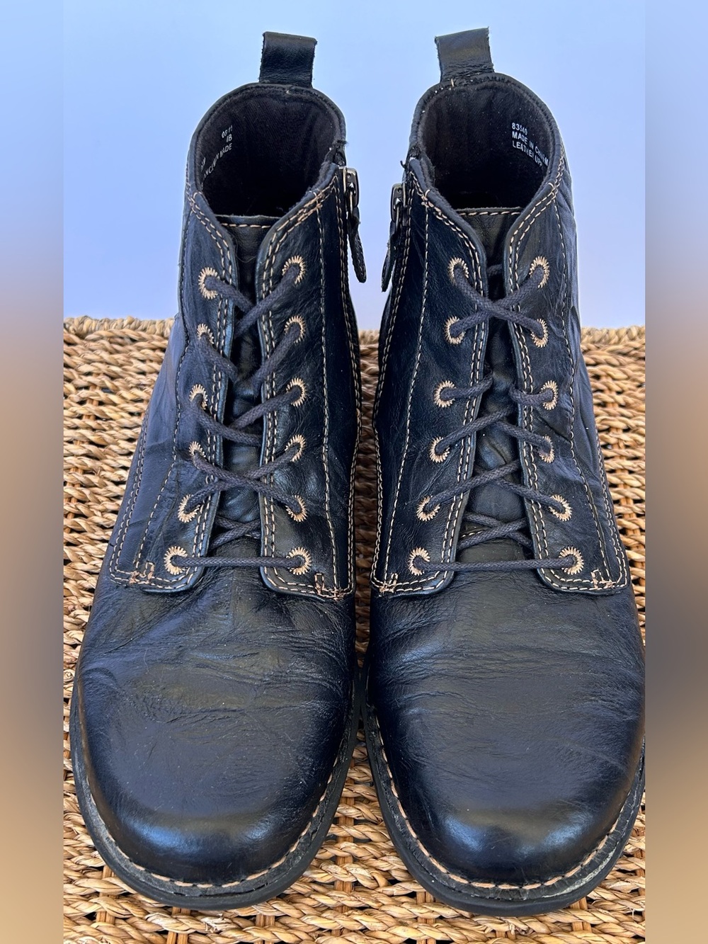 Clarks Women’s Nikki North Combat Ankle Boots Black Crinkle Leather Size 8.5M